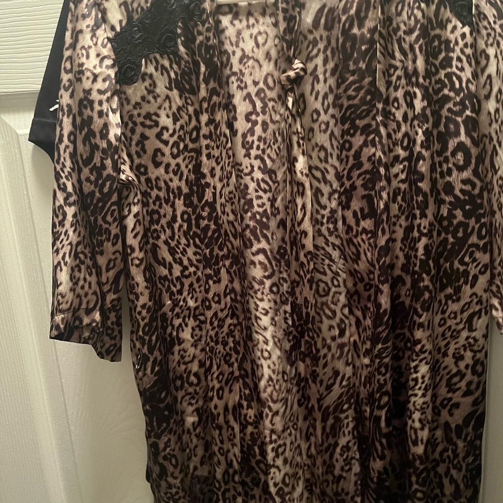 Womens silk leopard robe mid-length